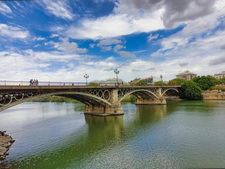 Apartamento Exclusive Triana - Ribera Del Guadalquivir Seville Luaran gambar